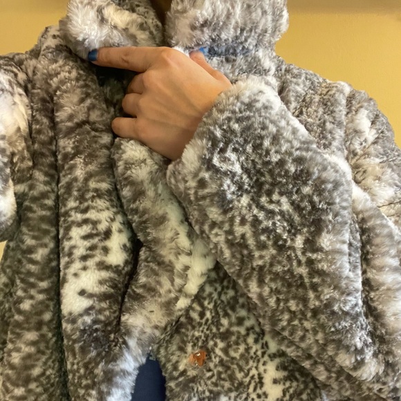 Rachel Roy SUPER thick comfy winter fancy coat. It’s is super soft. Never worn. - Picture 4 of 12